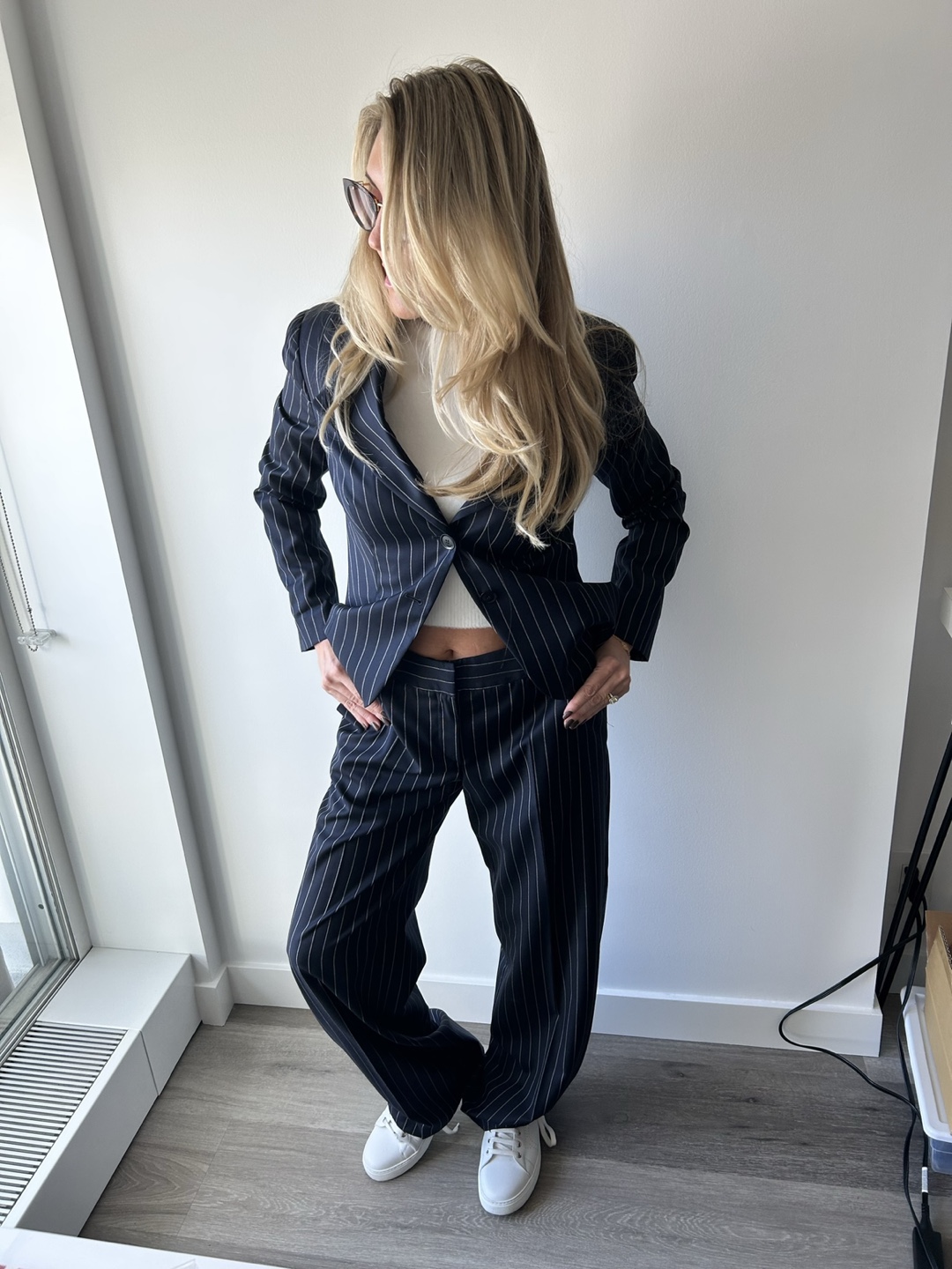 Giorgio Armani Pinstripe Suit - Size 44 - photo 4
