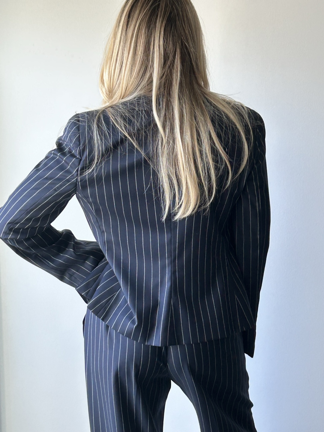 Giorgio Armani Pinstripe Suit - Size 44 - photo 3