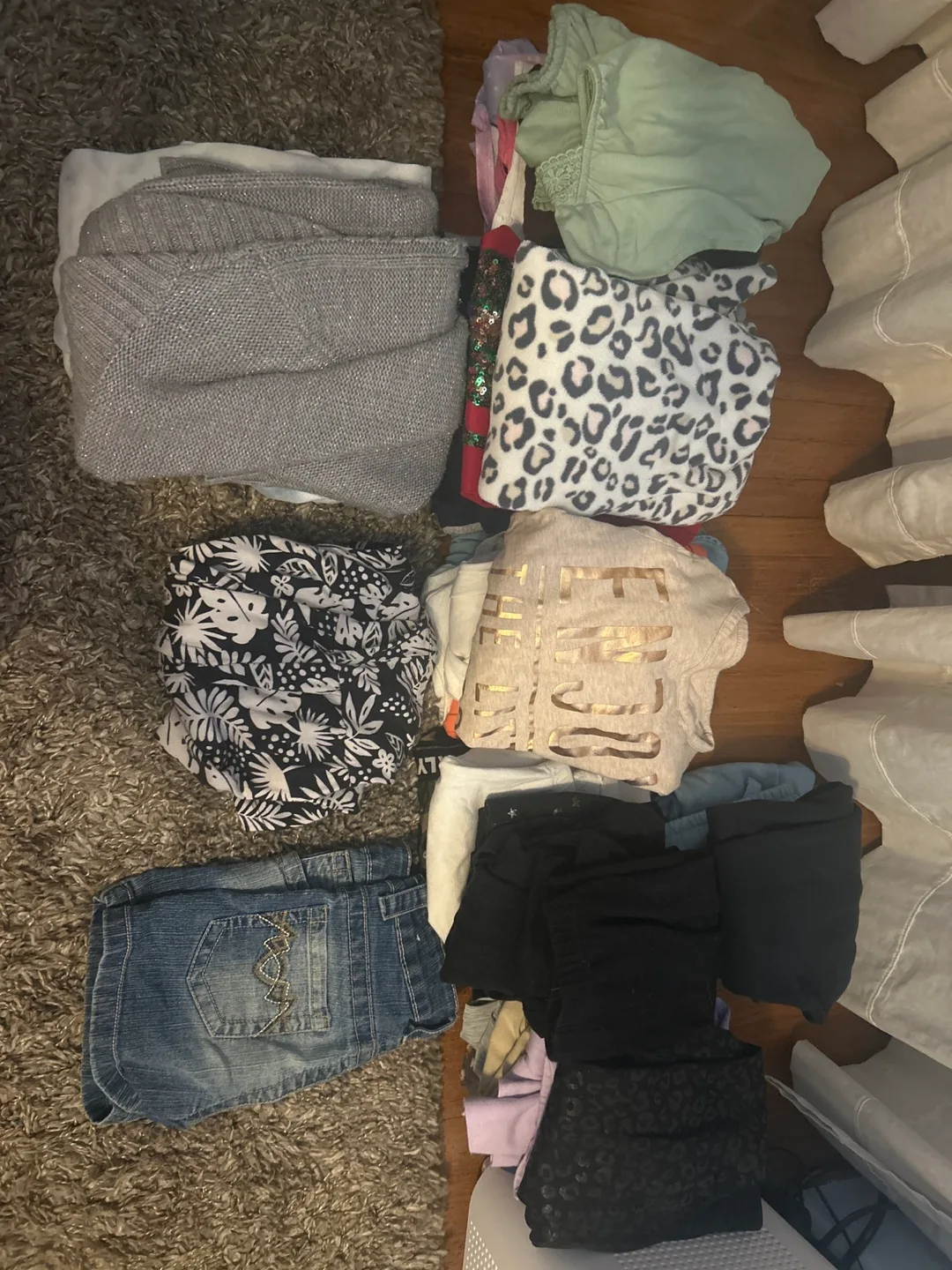 Girls clothes thumbnail
