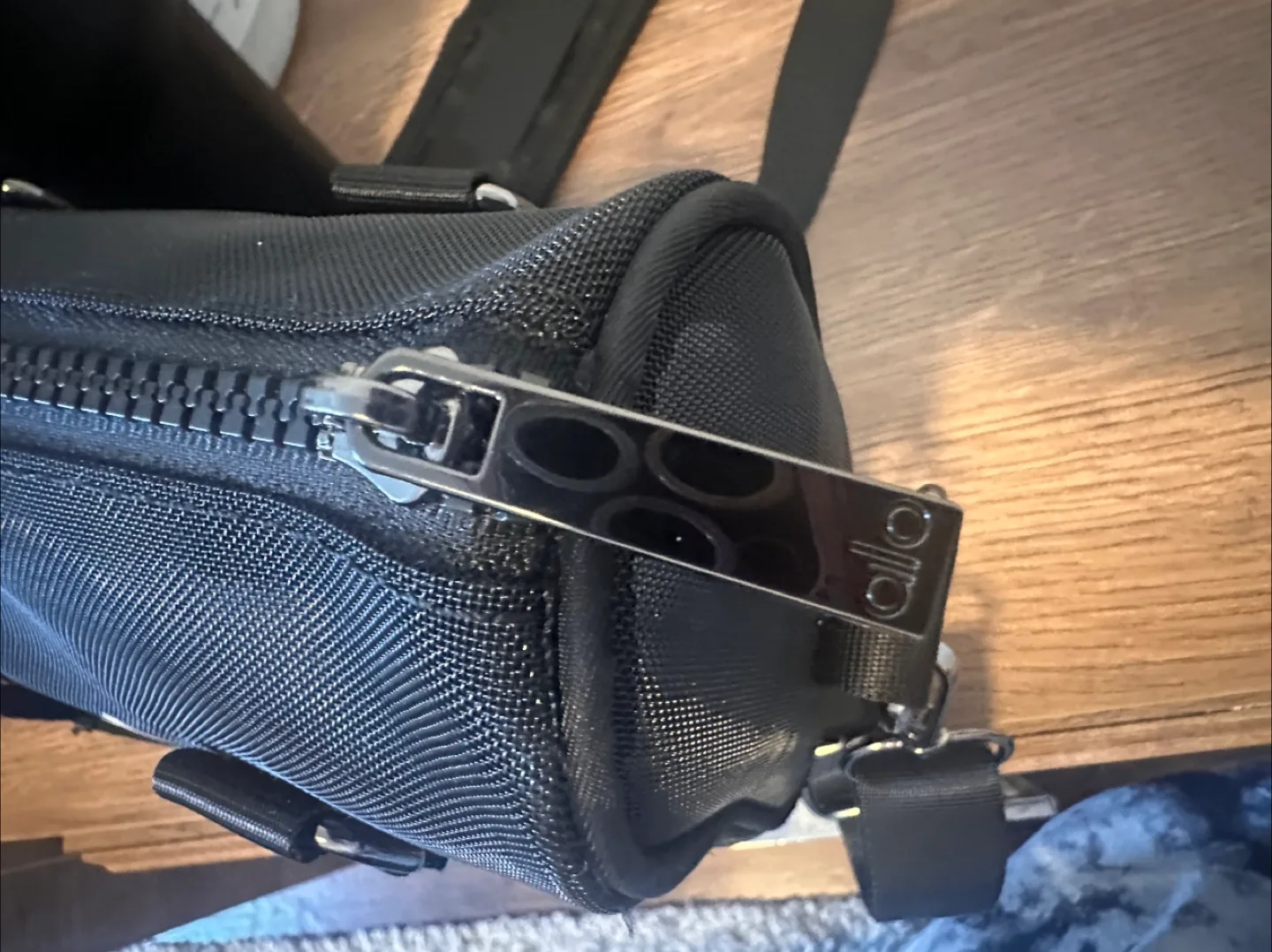 ALO Yoga Black Duffle Bag image indicator(2)