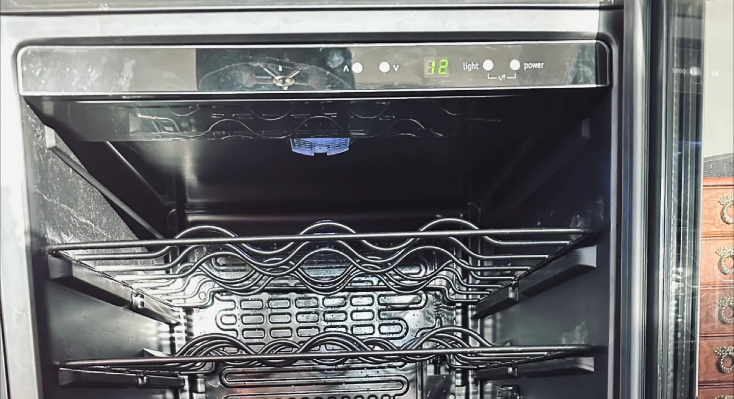 Frigidaire Wine Cooler (42 bottles) image indicator(3)