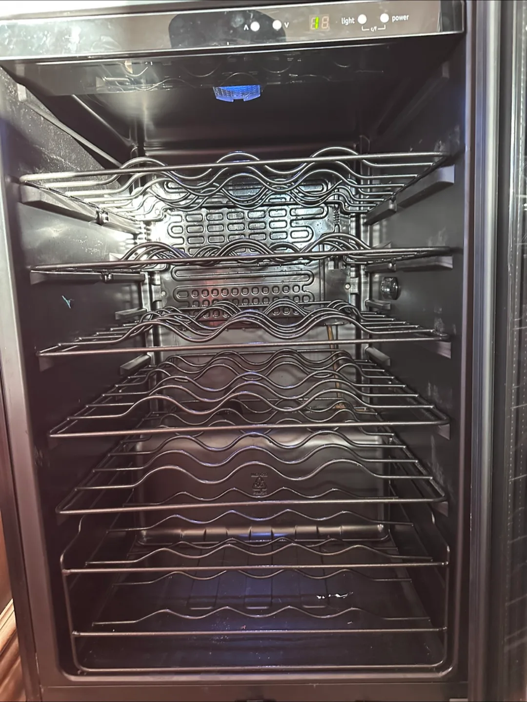 Frigidaire Wine Cooler (42 bottles) image indicator(2)