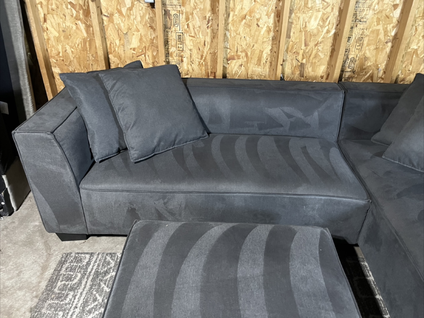 FREE DELIVERY- Gray Sectional Sofa w/ Ottoman - photo 4