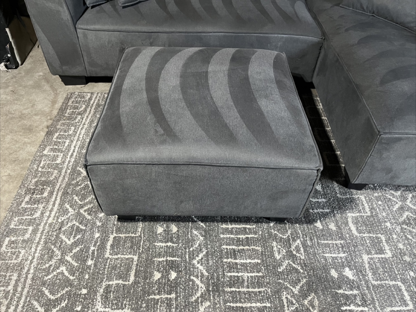 FREE DELIVERY- Gray Sectional Sofa w/ Ottoman - photo 3