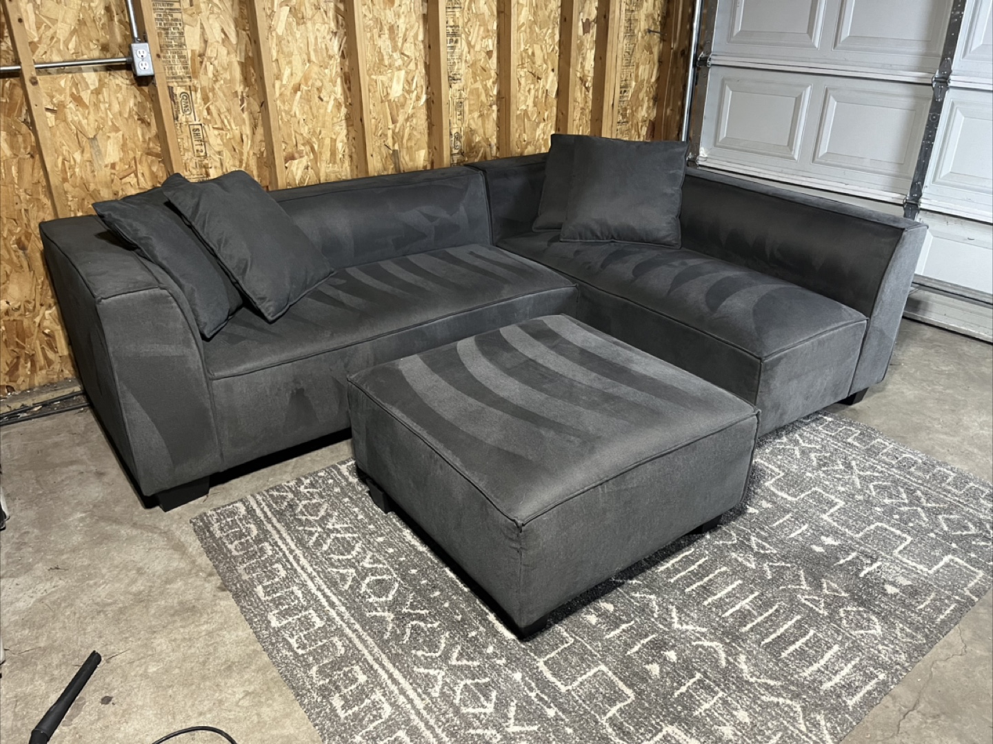 FREE DELIVERY- Gray Sectional Sofa w/ Ottoman - photo 2