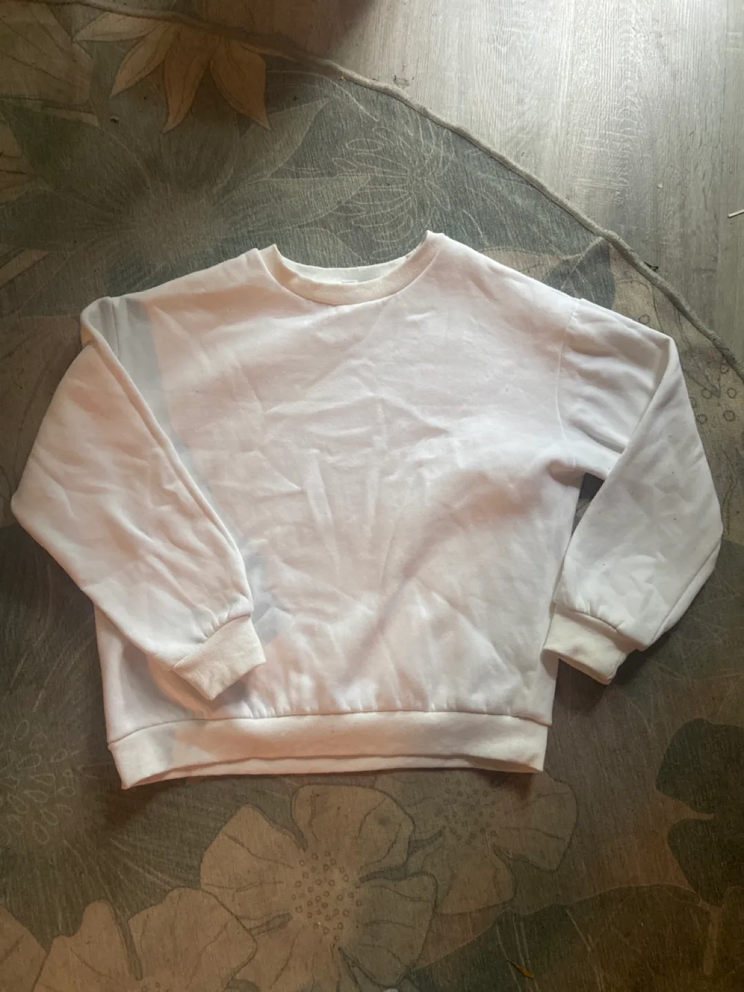 Aritzia Anrabess White Crewneck - Size M 🇨🇦 thumbnail