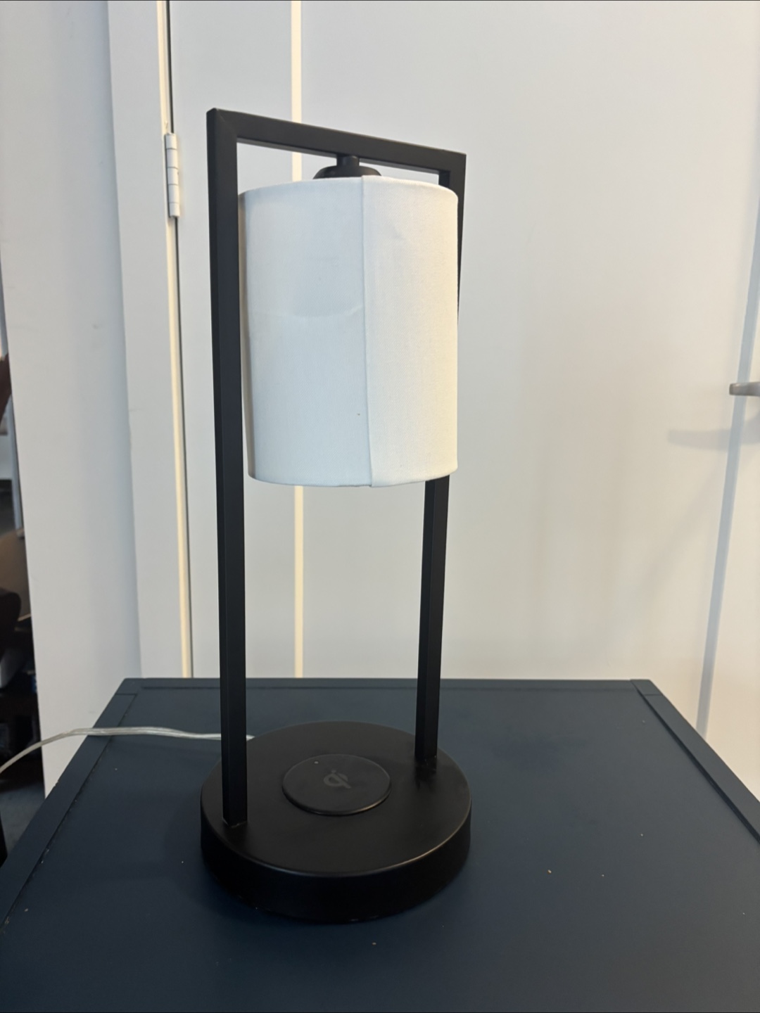 Black Table Lamp with Wireless Charging - photo 2