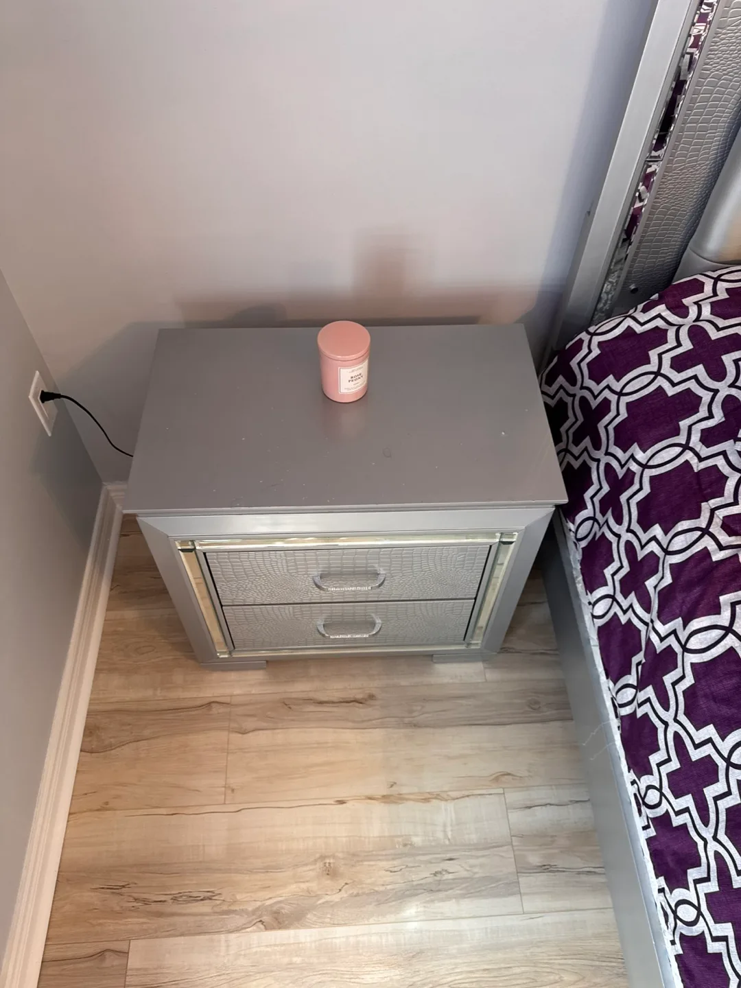 Silver Mirrored Bedroom Set - Bed, Dresser, Nightstand image indicator(5)