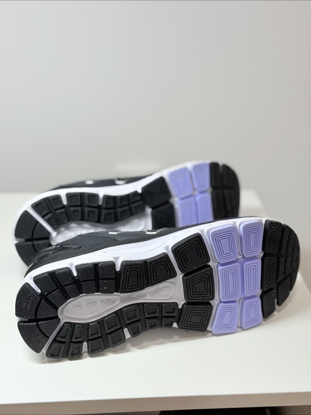 NEW BALANCE WOMEN'S 840 V4 Shoe ( brand new ) - photo 4