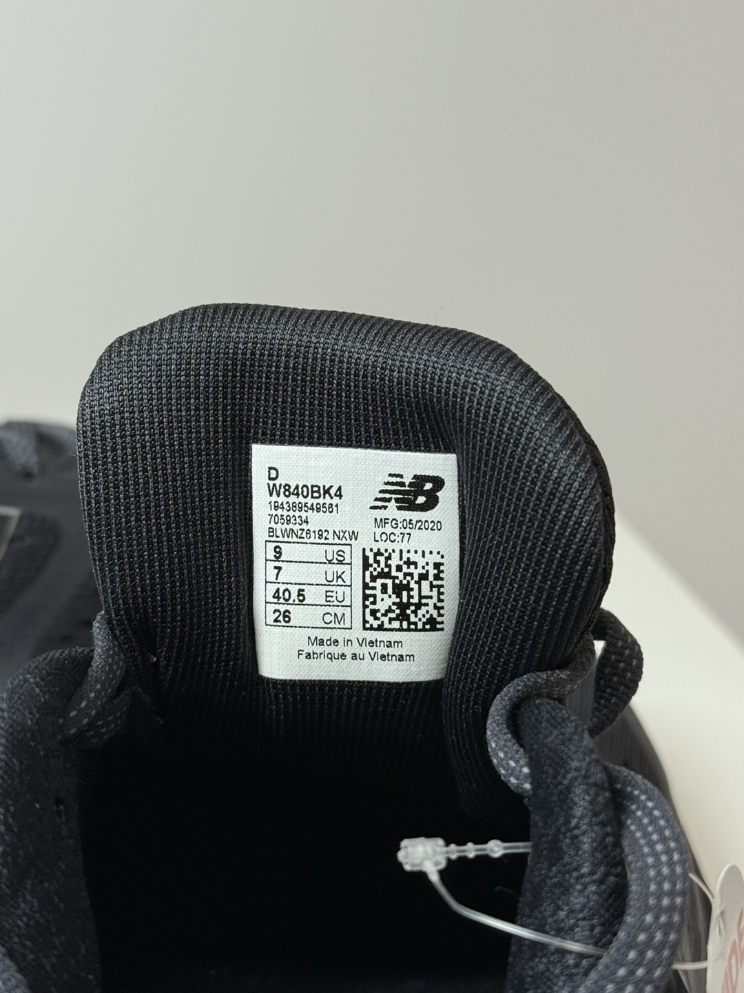 NEW BALANCE WOMEN'S 840 V4 Shoe ( brand new ) - photo 3