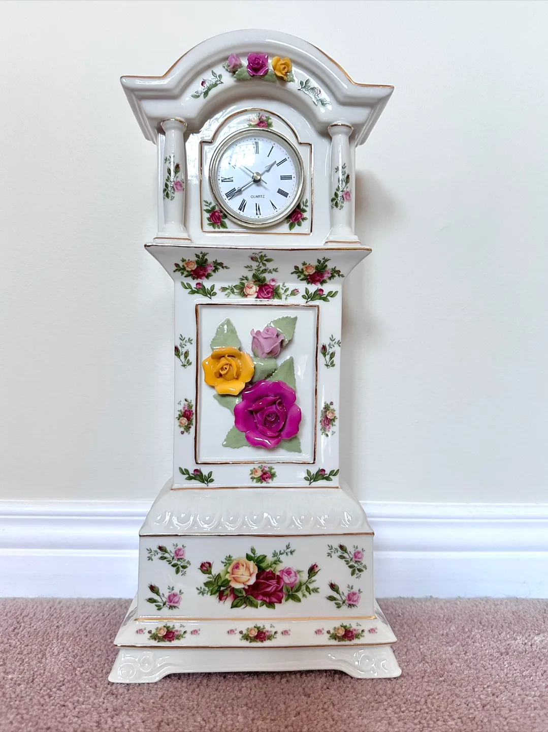 Rare Old Country Rose tabletop clock thumbnail