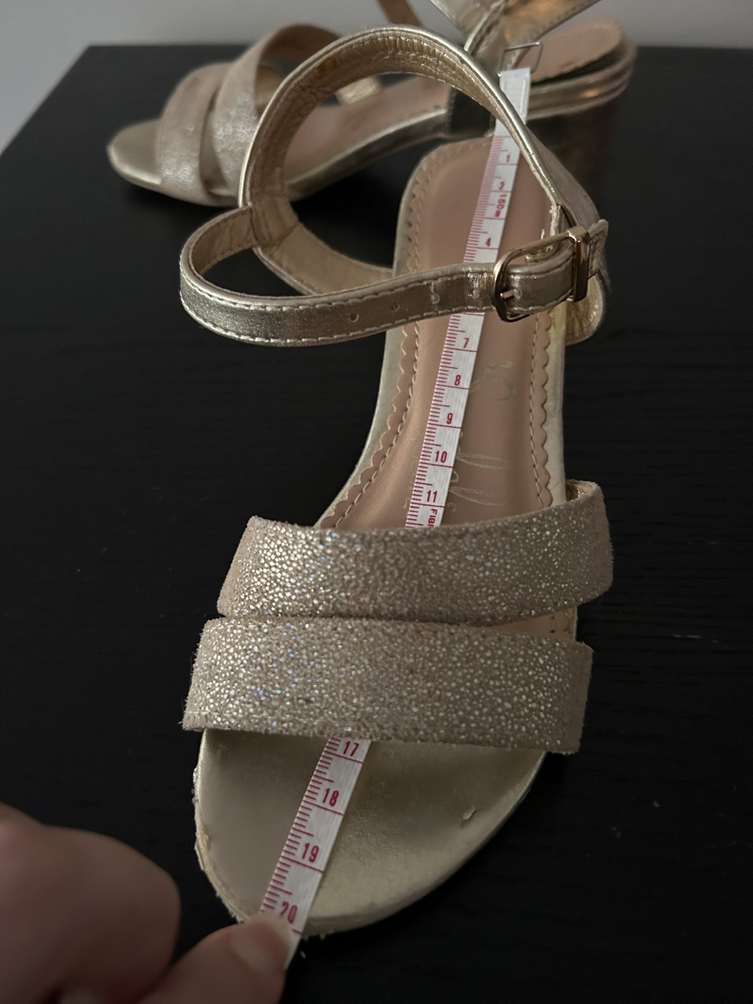 FREE . Gold Kids Sandals - Size 13 (19,5cm) - photo 2