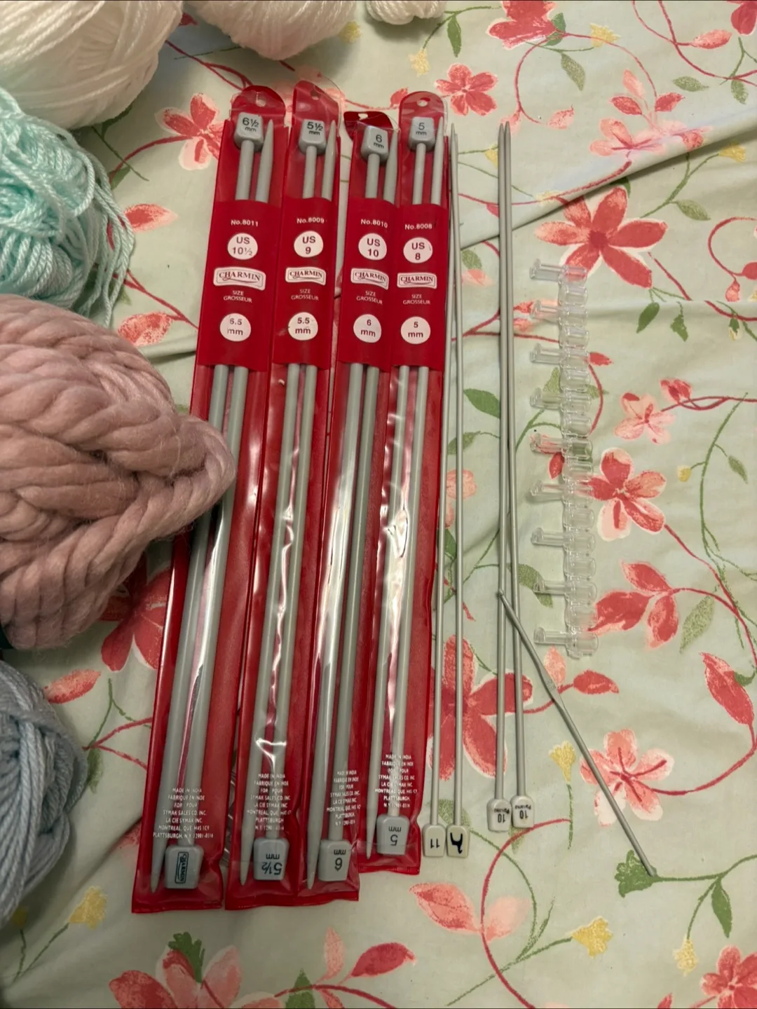 Yarn with knitting needle and fabric material image indicator(3)