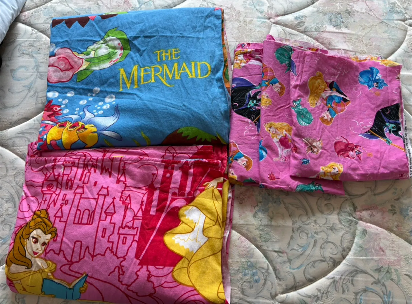 Yarn with knitting needle and fabric material image indicator(7)