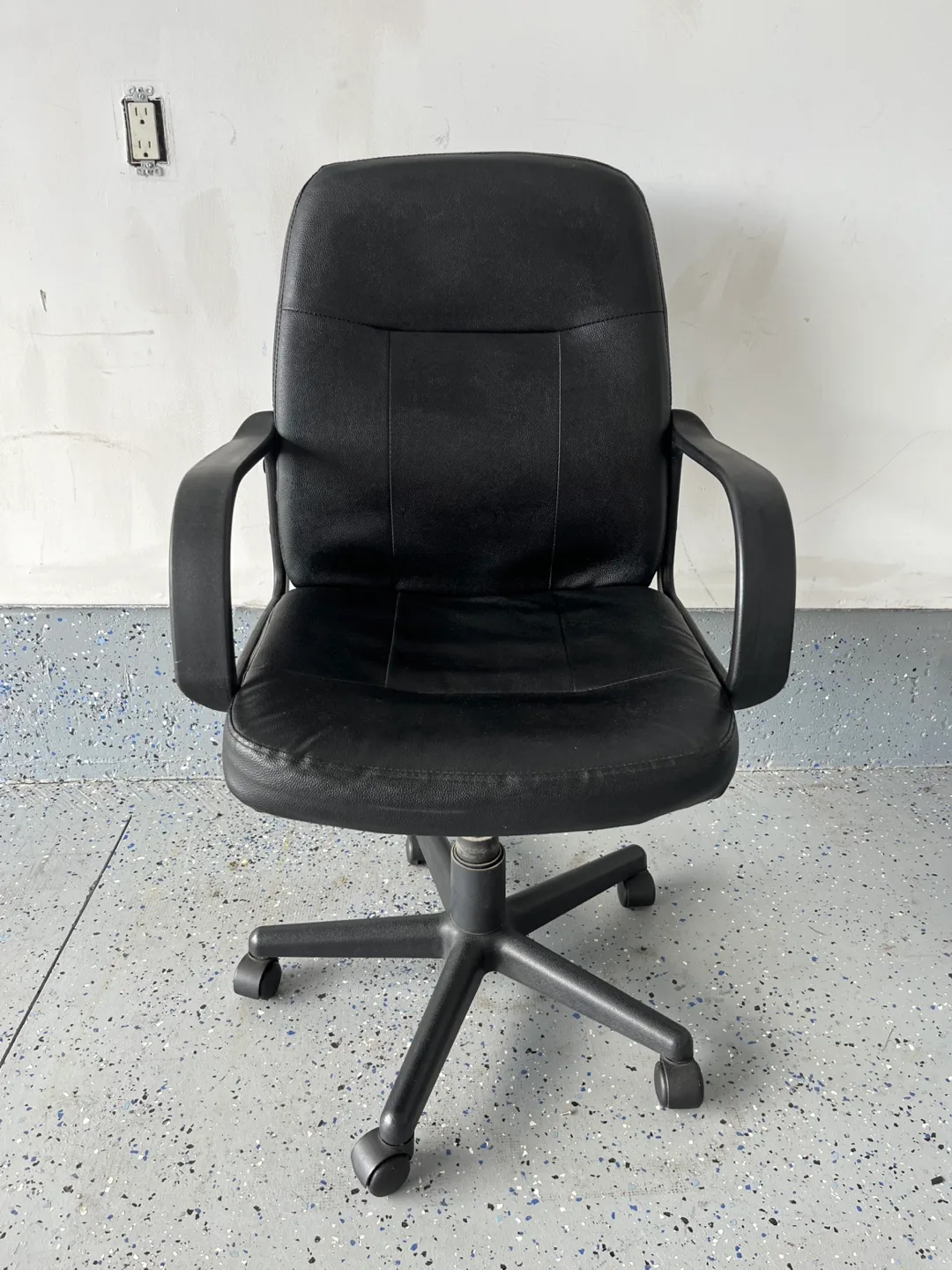 Leather Office Chair (READ DESCRIPTION) thumbnail