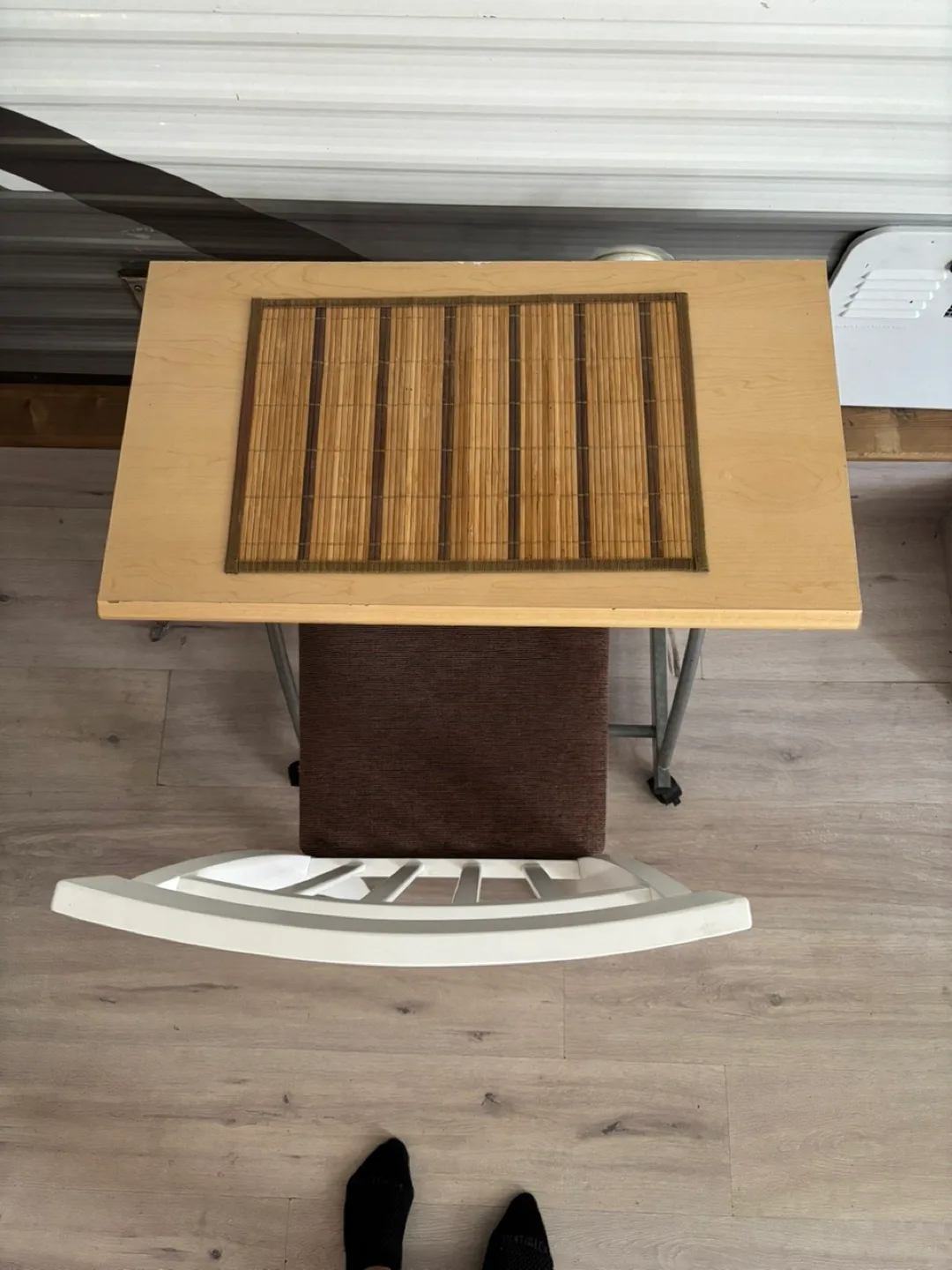 Portable desk and chair image indicator(2)