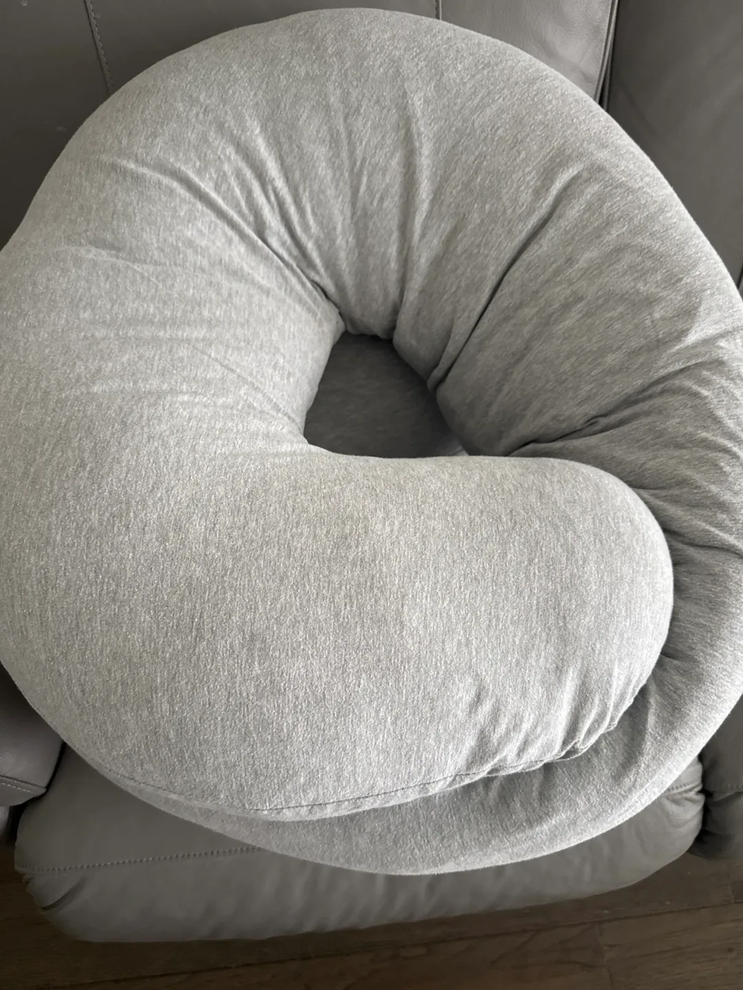 🇨🇦 Grey Leachco Snoogle Total Body Pillow image indicator(2)