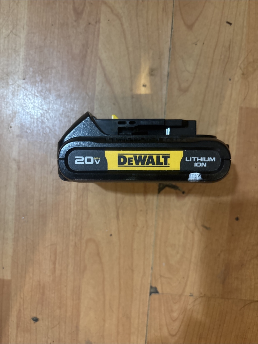 DeWalt 20V MAX Cordless Drill & Impact Driver Kit - photo 2