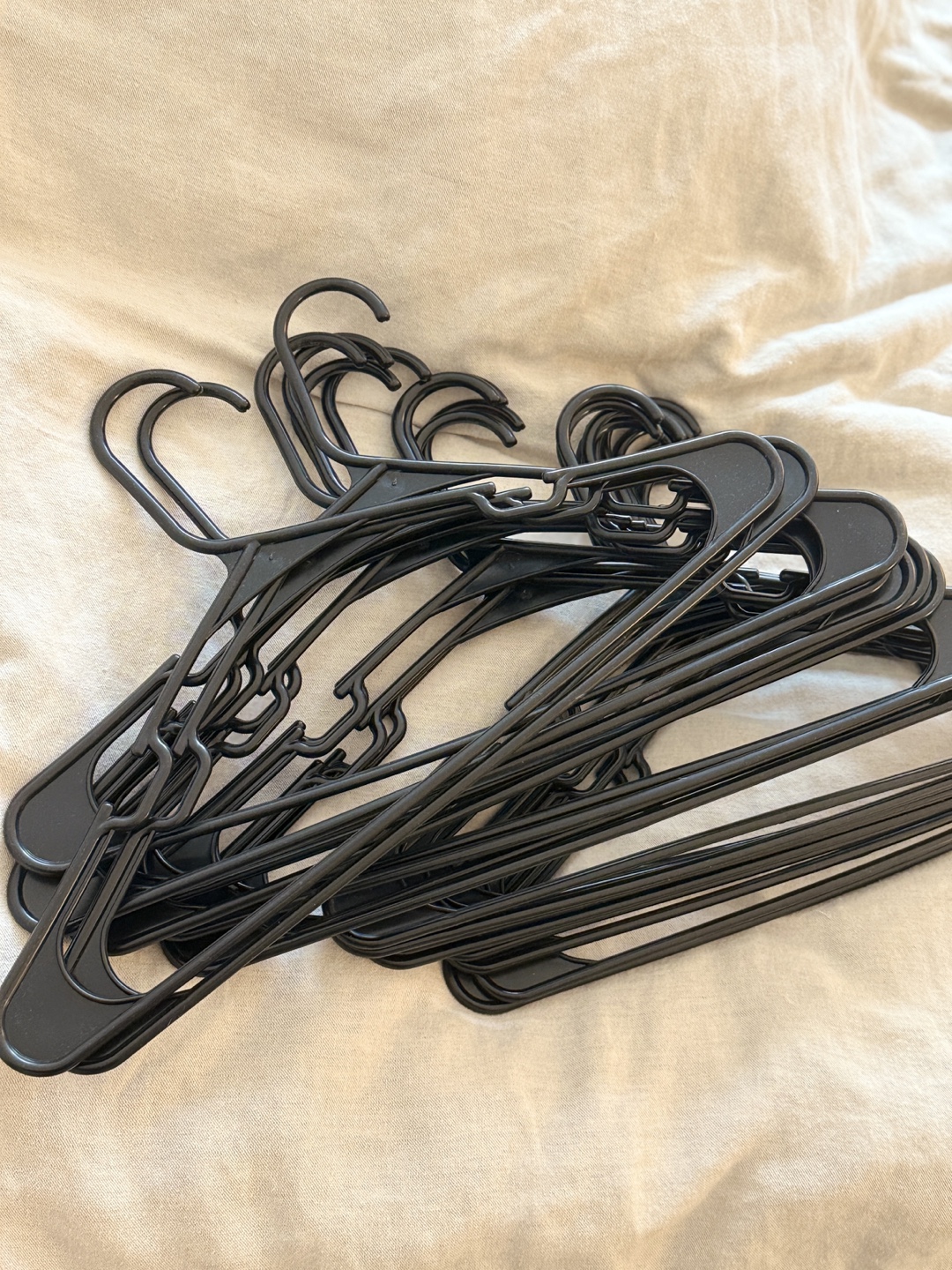 Black Plastic Clothes Hangers(21)