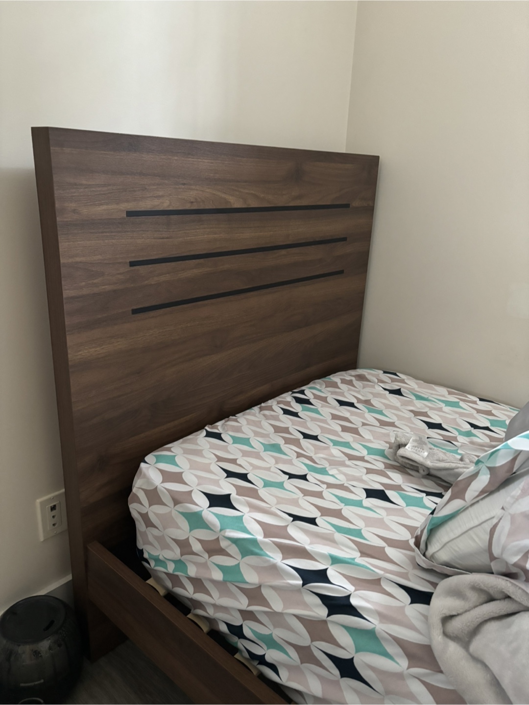 Structube twin bed frame - photo 2