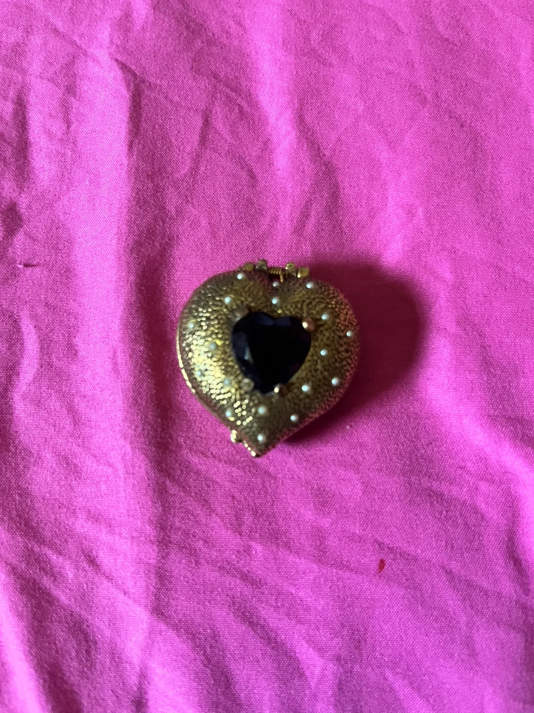 Heart-Shaped Locket thumbnail
