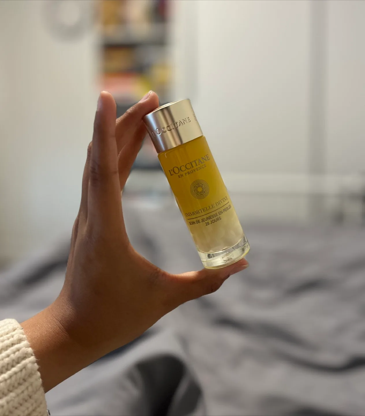 L'Occitane Immortelle Divine Youth Care Pearls image indicator(2)