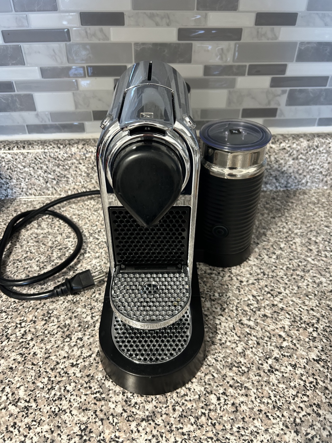 Nespresso Coffee Machine with Aeroccino - photo 3