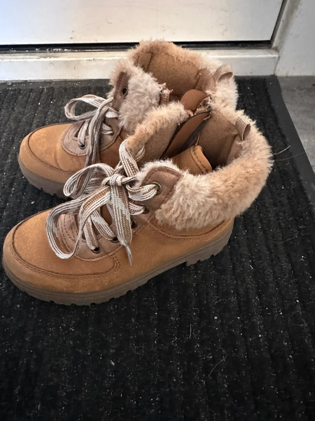 Tan Winter Boots thumbnail