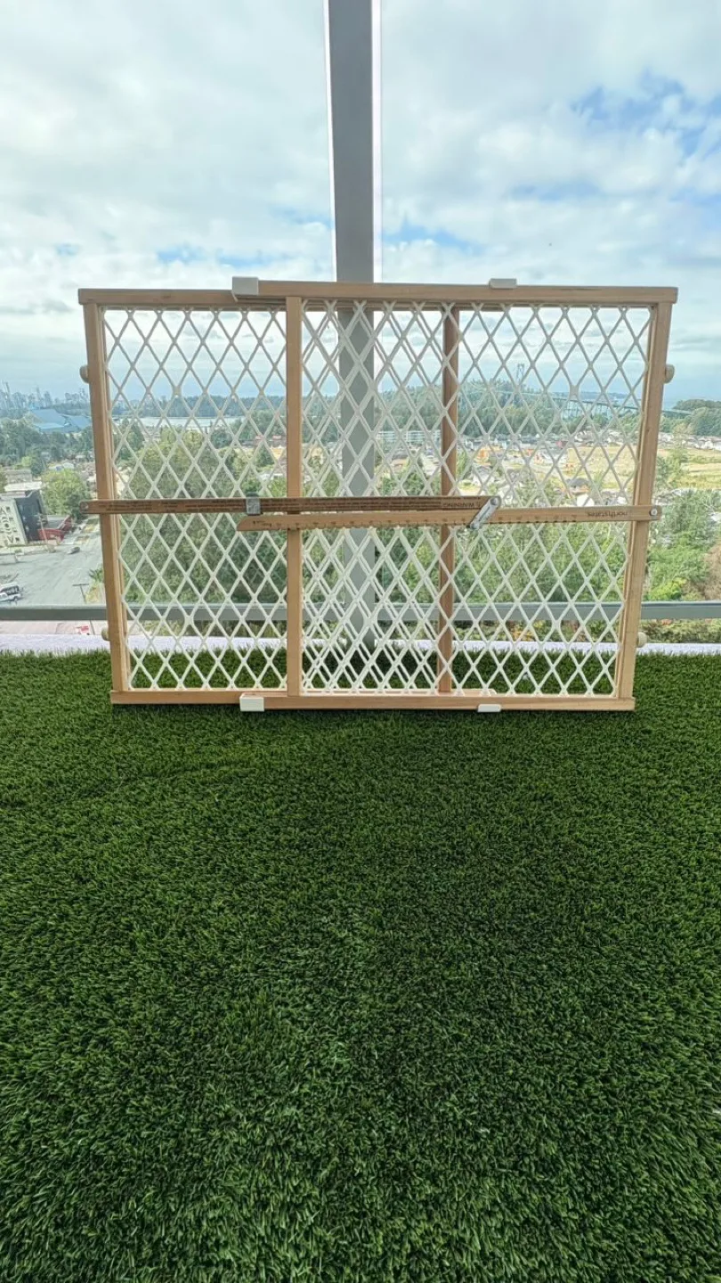 Expandable Wooden Baby Gate thumbnail