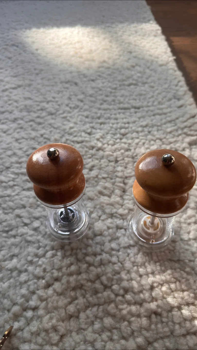 Salt & Pepper Grinder Set image indicator(2)