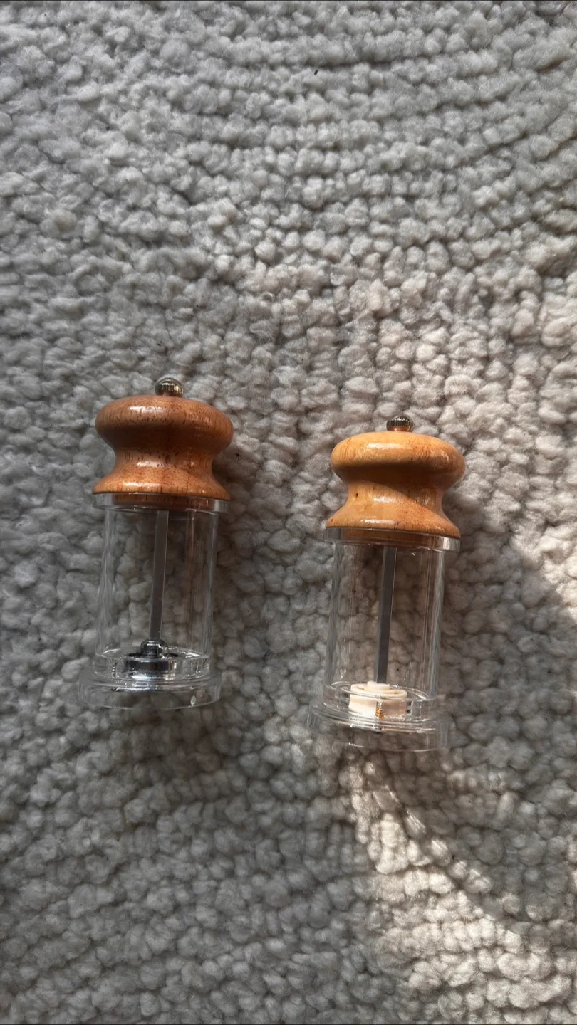 Salt & Pepper Grinder Set image indicator(3)