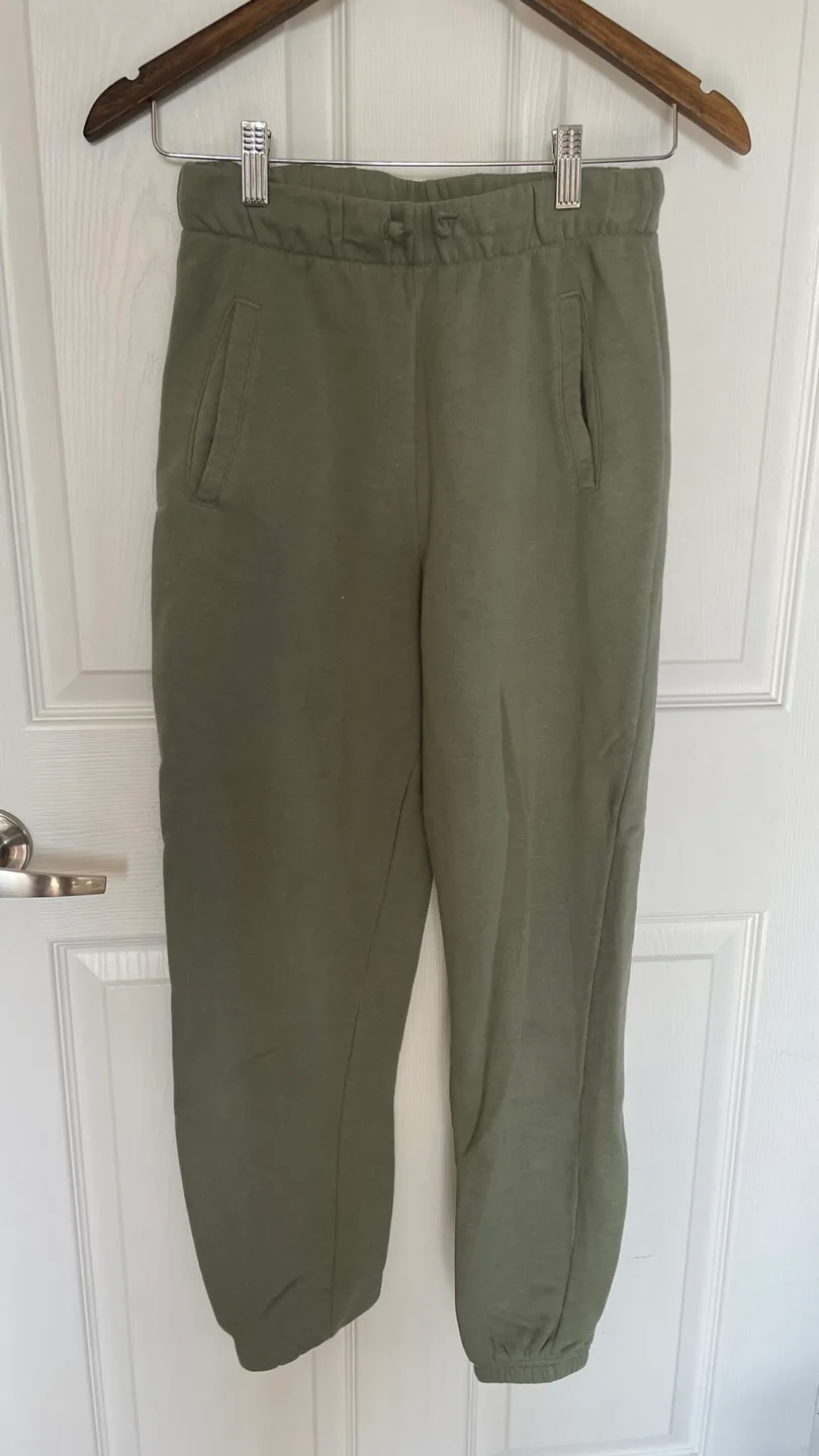 H&M Kids' Olive Green Tracksuit Size 12-13 image indicator(2)