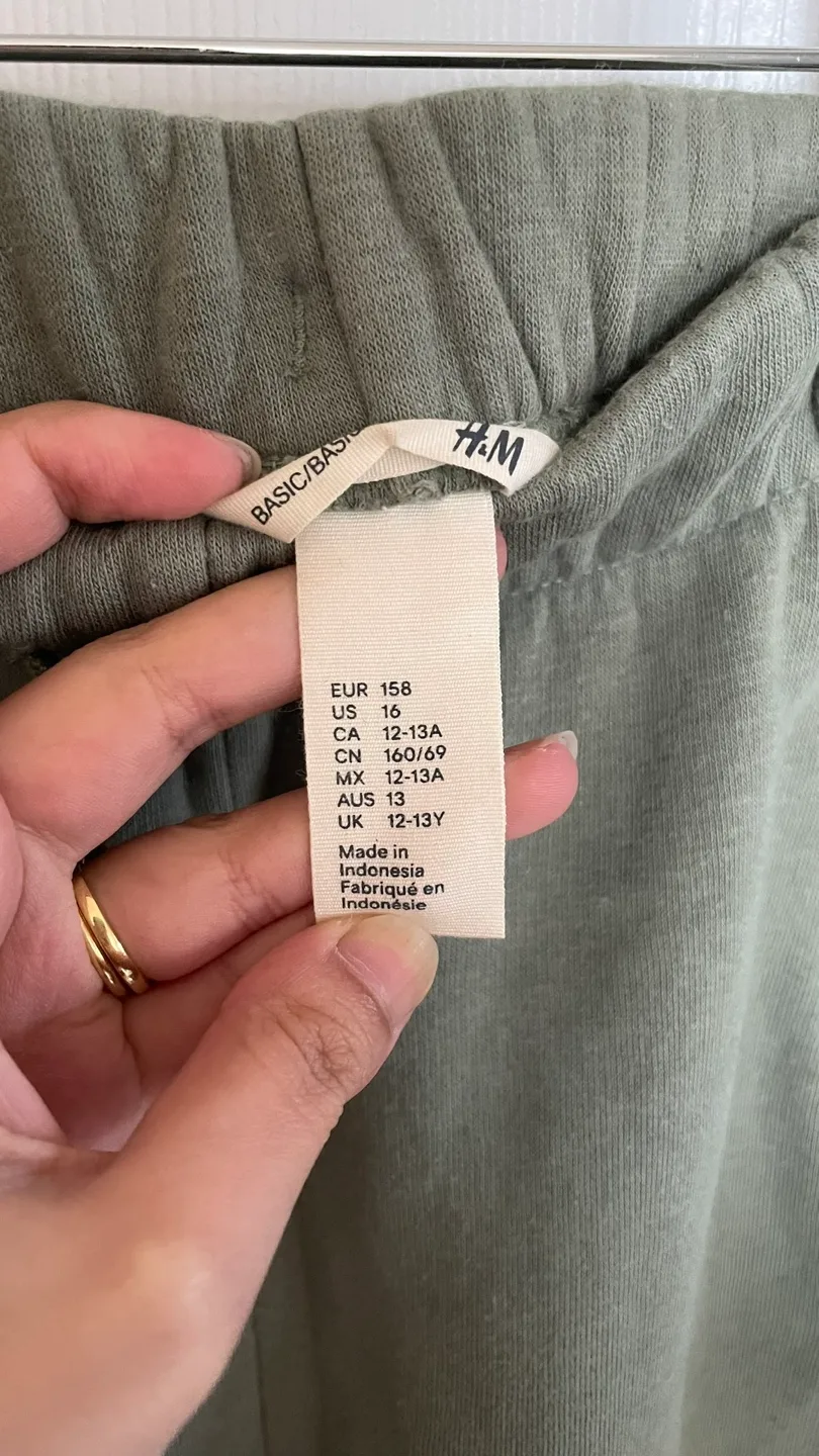 H&M Kids' Olive Green Tracksuit Size 12-13 image indicator(3)