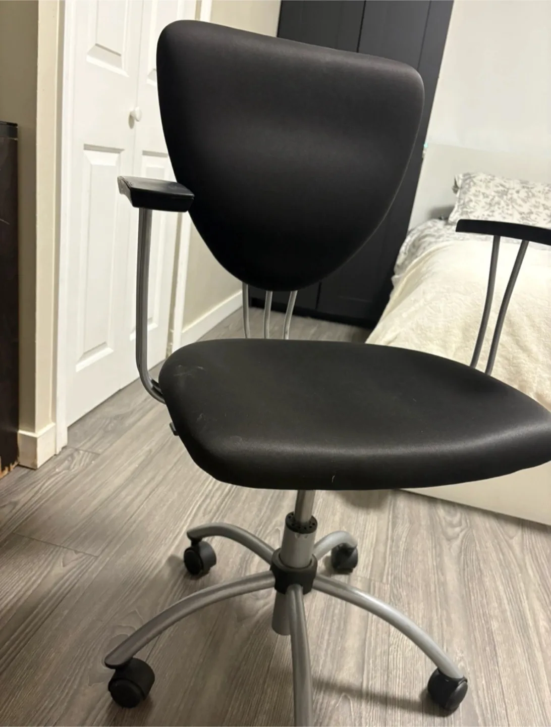 Black Office Chair image indicator(2)