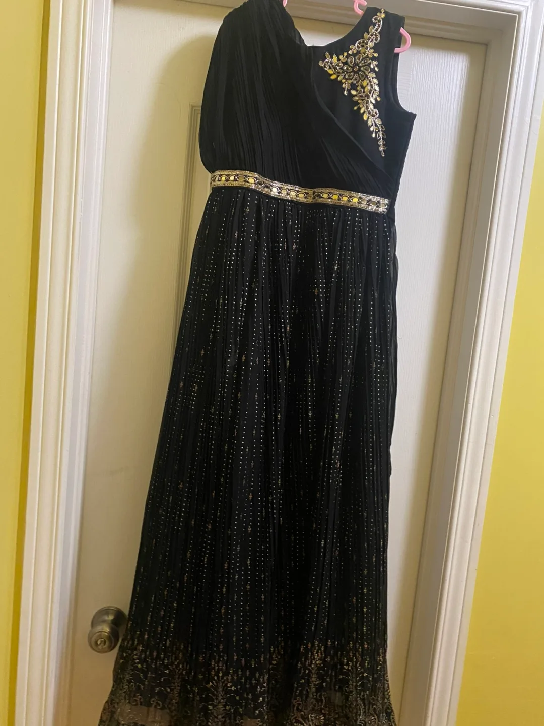 Black Dress with Gold Embellishments 🍁��🇨🇦 thumbnail
