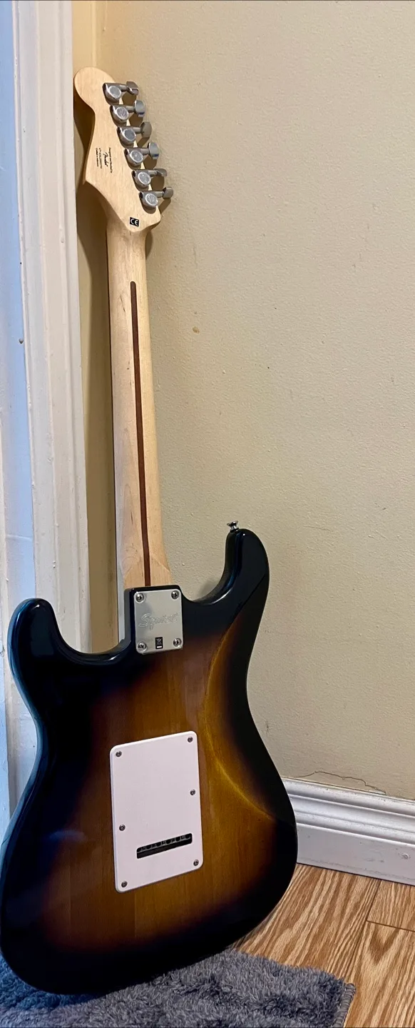 Squier by Fender Stratocaster Guitar image indicator(4)