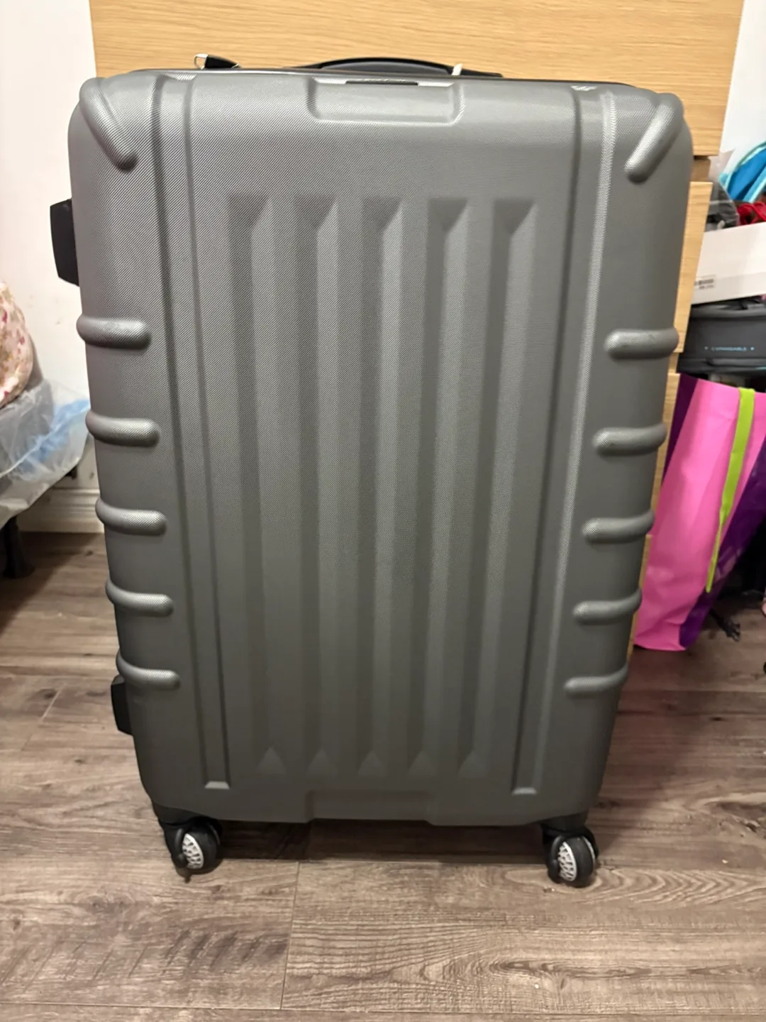 Samsonite Grey Hardside Spinner Suitcase thumbnail