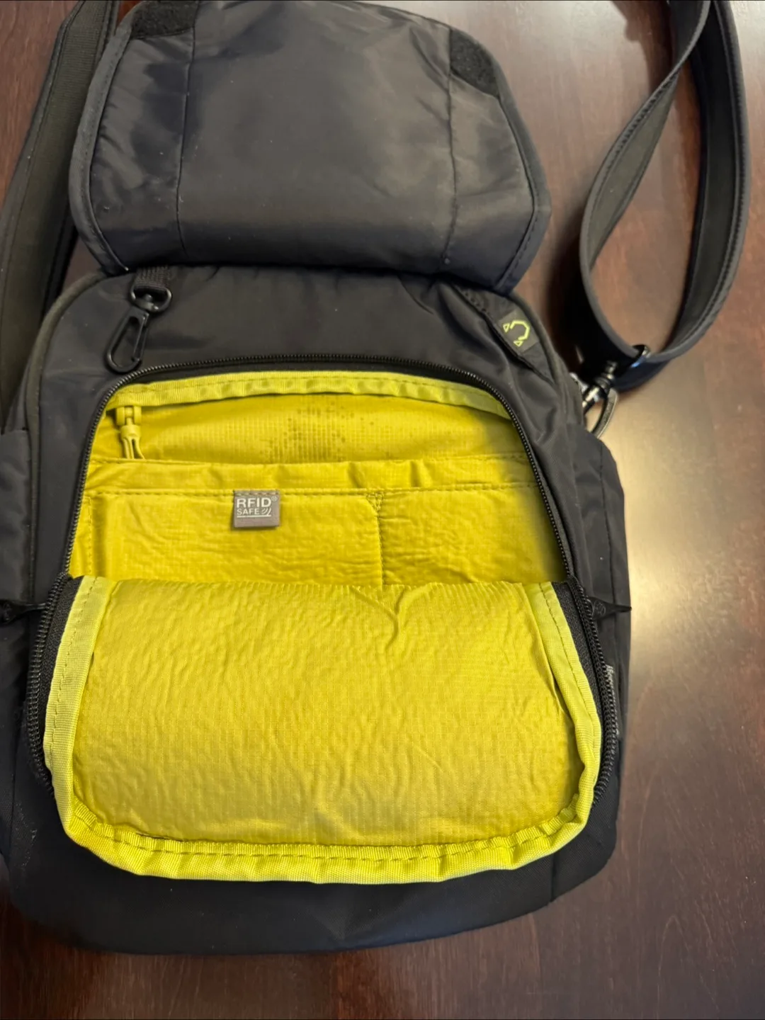 Pacsafe Black Crossbody Bag image indicator(2)