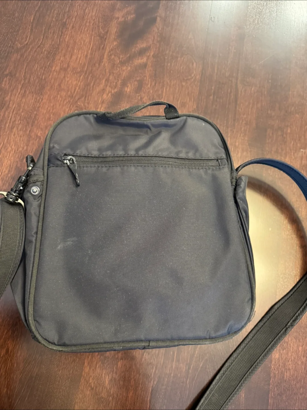 Pacsafe Black Crossbody Bag image indicator(4)