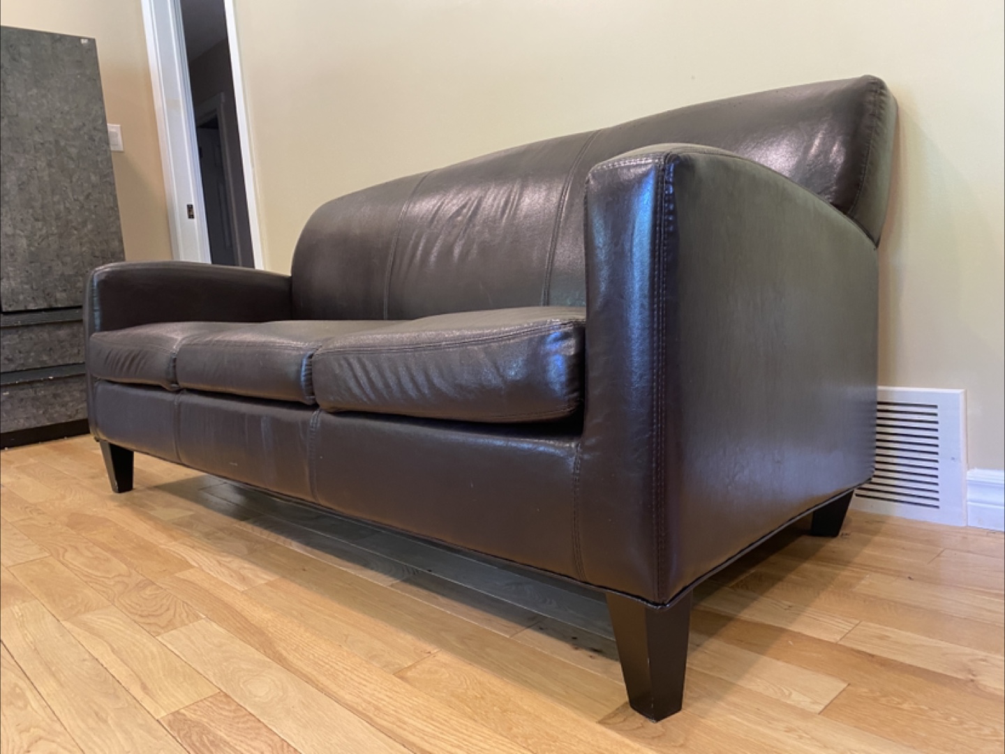 Faux Leather 3 Seater Sofa (CAN DELIVER) - photo 5