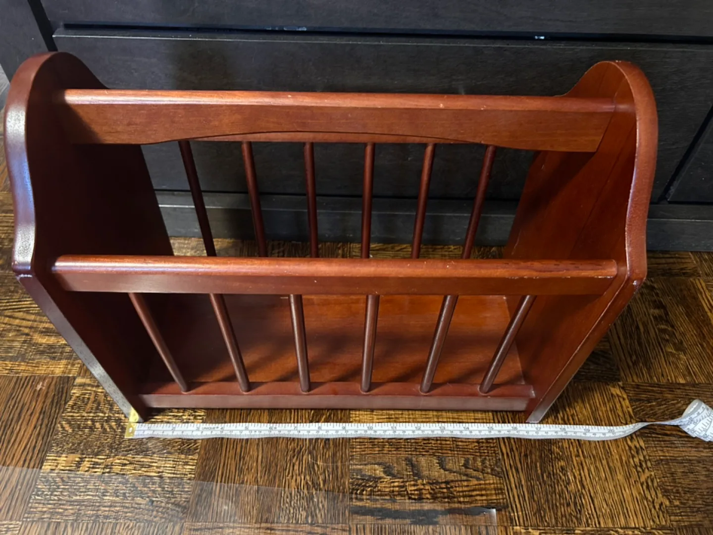 Wooden Magazine Rack image indicator(3)