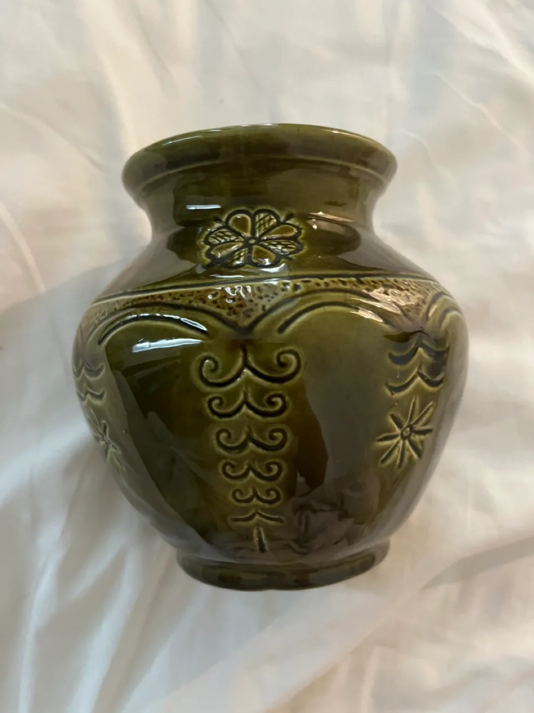 Green Decorative Pottery Vase thumbnail