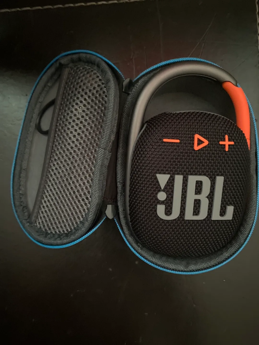 JBL Clip 4 Black Bluetooth Speaker thumbnail