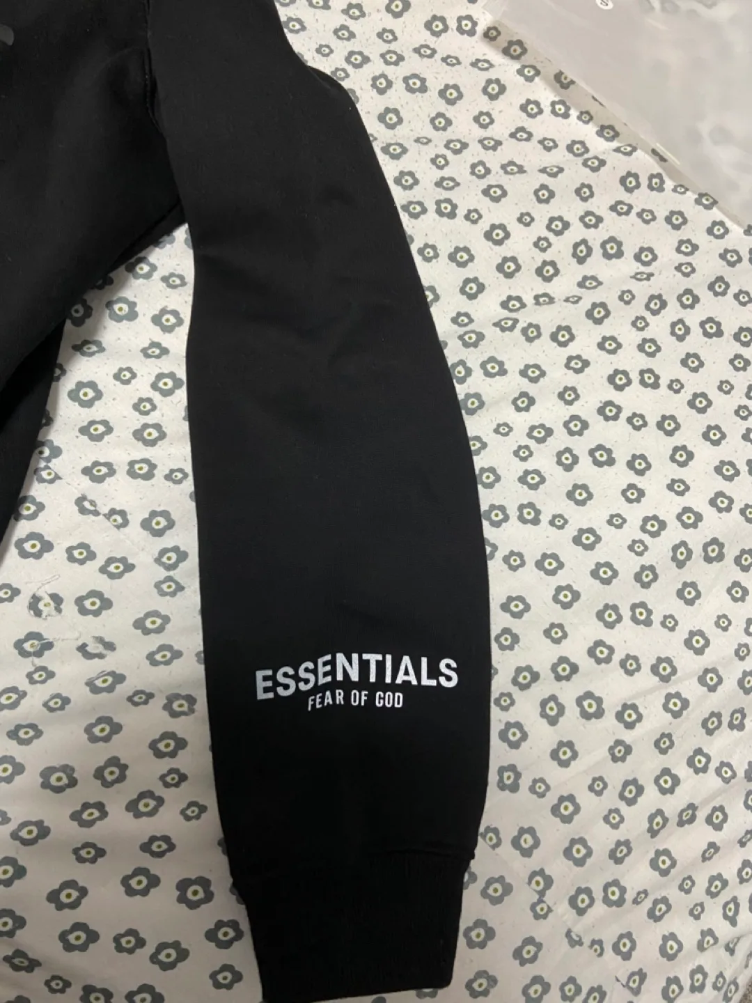 Essentials Fear of God Black Hoodie image indicator(2)