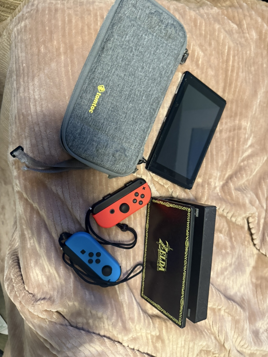 Nintendo Switch Zelda Edition + Accessories