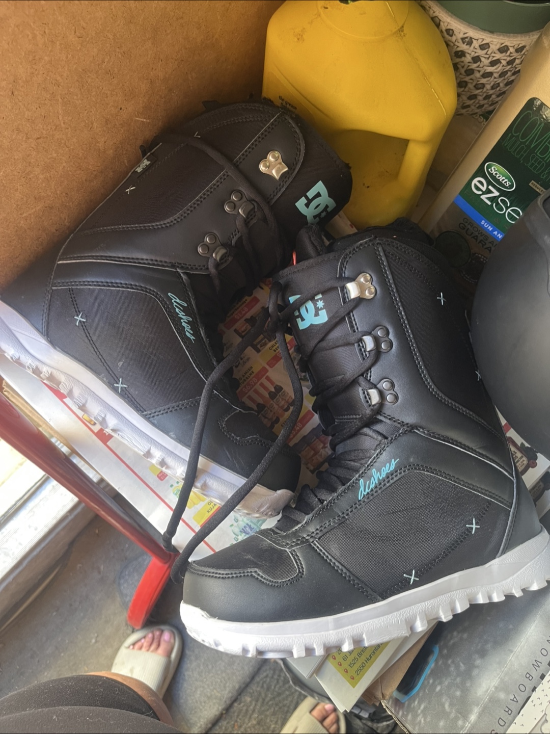 Burton Genie 145 Snowboard & DC Shoes Boots - photo 4