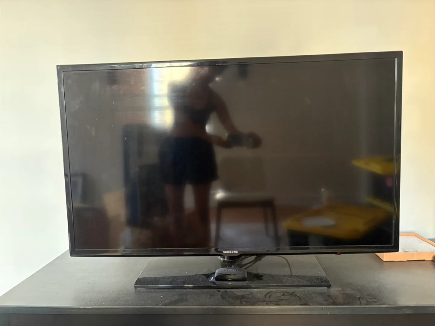 Samsung 40" LED Smart TV + Roku thumbnail