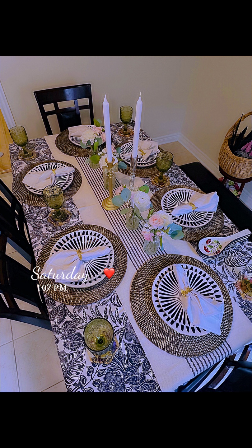 Beautiful 6-Seater Solid Wood Dining Table – Classic & Sturdy - photo 3
