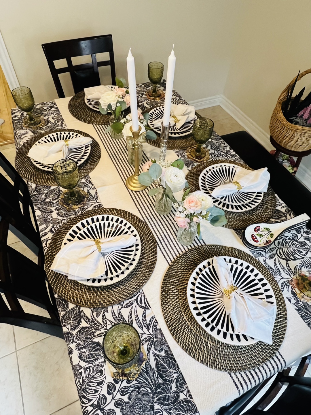 Beautiful 6-Seater Solid Wood Dining Table – Classic & Sturdy - photo 2