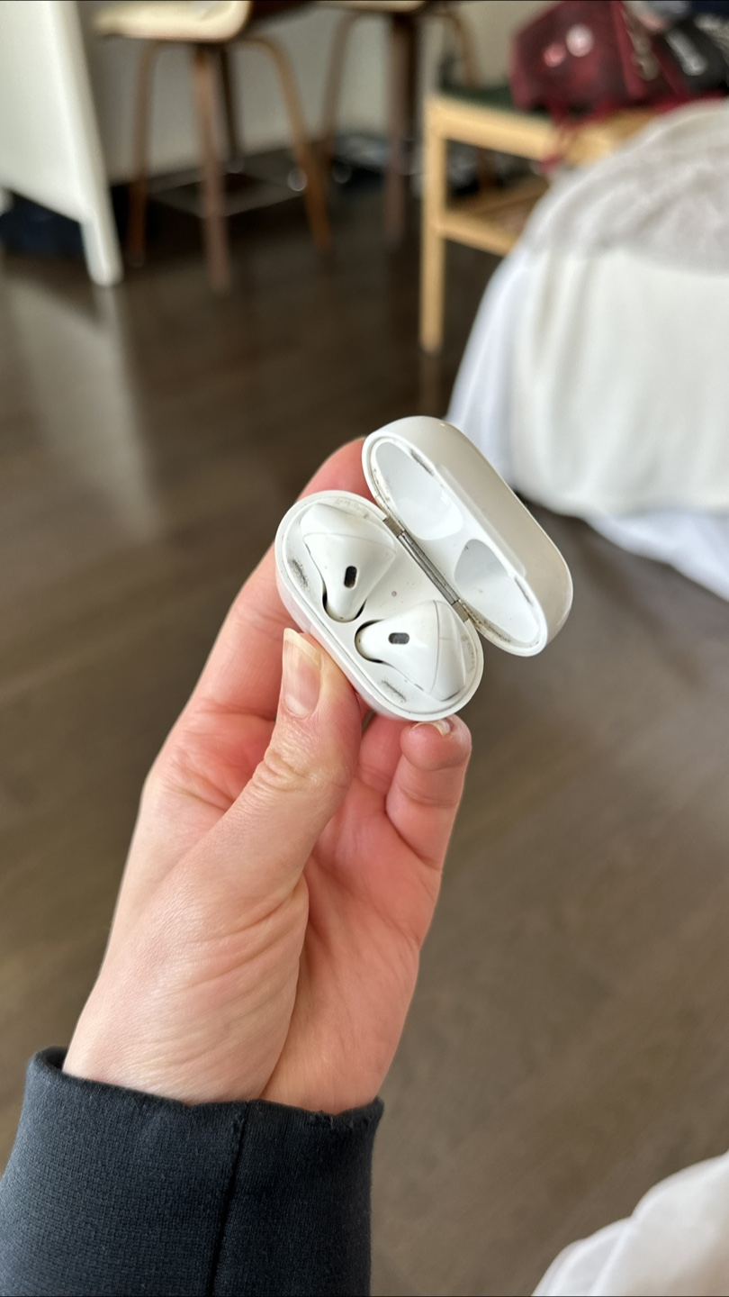 Apple AirPods (2nd Generation) - photo 2